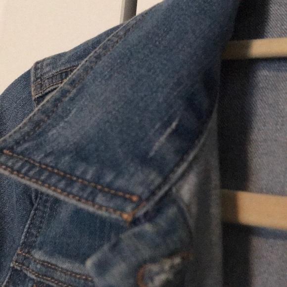 Jean jack with lightly distressed detail - Picture 4 of 6